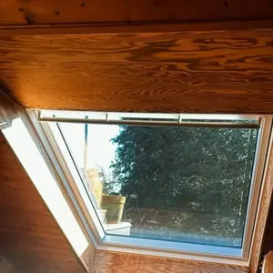 Fertig eingebautes Dachfenster im Dachgeschoss